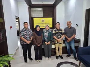 Delegasi CPCD Universitas Hasanuddin bersama tim peneliti PSKP Universitas Gadjah Mada berfoto bersama usai pertemuan penjajakan kerja sama riset dan penguatan jejaring kajian keamanan dan perdamaian nasional di Yogyakarta, 10 Februari 2026.